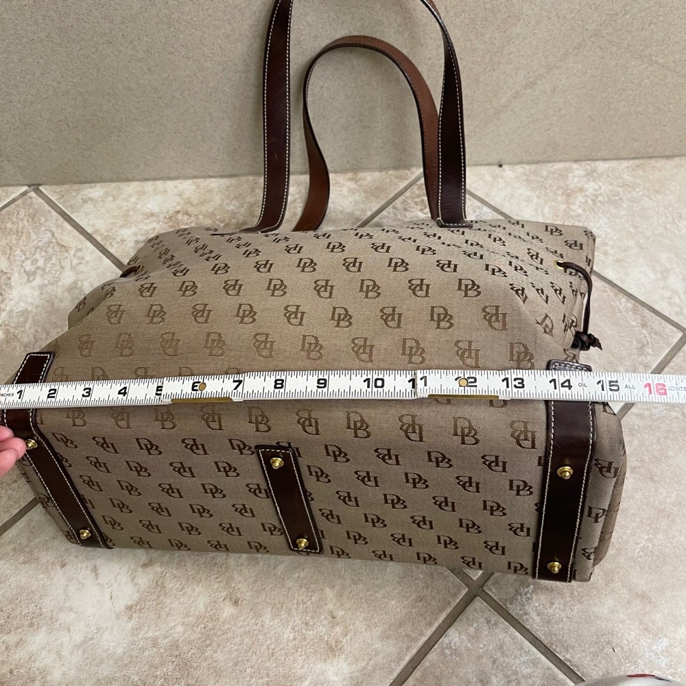 Dooney Bourke Vintage Anniversary Signature  Leather Tote & purse bag and pouch - Picture 6 of 13